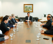 O Instituto de Tecnologia do Paraná (Tecpar) vai desenvolver sistemas inteligentes e inovadores para a Energética Suape II, empresa que comercializa energia elétrica gerada por usina termelétrica. O contrato foi assinado em solenidade com o governador Carlos Massa Ratinho Junior, nesta segunda-feira (4), no Palácio Iguaçu, em Curitiba.