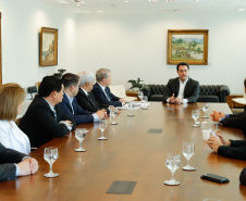 O Instituto de Tecnologia do Paraná (Tecpar) vai desenvolver sistemas inteligentes e inovadores para a Energética Suape II, empresa que comercializa energia elétrica gerada por usina termelétrica. O contrato foi assinado em solenidade com o governador Carlos Massa Ratinho Junior, nesta segunda-feira (4), no Palácio Iguaçu, em Curitiba.