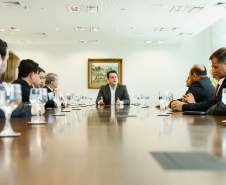 O Instituto de Tecnologia do Paraná (Tecpar) vai desenvolver sistemas inteligentes e inovadores para a Energética Suape II, empresa que comercializa energia elétrica gerada por usina termelétrica. O contrato foi assinado em solenidade com o governador Carlos Massa Ratinho Junior, nesta segunda-feira (4), no Palácio Iguaçu, em Curitiba.