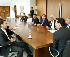 O Instituto de Tecnologia do Paraná (Tecpar) vai desenvolver sistemas inteligentes e inovadores para a Energética Suape II, empresa que comercializa energia elétrica gerada por usina termelétrica. O contrato foi assinado em solenidade com o governador Carlos Massa Ratinho Junior, nesta segunda-feira (4), no Palácio Iguaçu, em Curitiba.