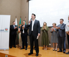 Maior complexo hospitalar público do Paraná, o Hospital do Trabalhador, em Curitiba, vai ganhar um novo ambulatório de especialidades médicas, ampliando a capacidade de 8 mil para 25 mil consultas por mês. O governador Carlos Massa Ratinho Júnior assinou nesta segunda-feira (04) a licitação para as obras do Ambulatório Médico de Especialidades da Kennedy. Serão investidos R$ 8,8 milhões pelo Governo do Estado para a aumentar a oferta de serviços.