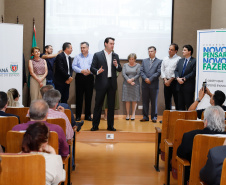 Maior complexo hospitalar público do Paraná, o Hospital do Trabalhador, em Curitiba, vai ganhar um novo ambulatório de especialidades médicas, ampliando a capacidade de 8 mil para 25 mil consultas por mês. O governador Carlos Massa Ratinho Júnior assinou nesta segunda-feira (04) a licitação para as obras do Ambulatório Médico de Especialidades da Kennedy. Serão investidos R$ 8,8 milhões pelo Governo do Estado para a aumentar a oferta de serviços.