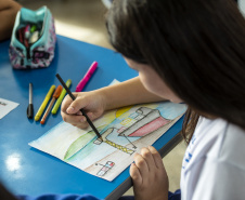 Já está no site da empresa pública Portos do Paraná o regulamento do concurso de desenho, acompanhado de uma frase, do Projeto Porto Escola, do 2º semestre de 2019. Participam alunos do 5º ano do Ensino Fundamental de 21 escolas de Paranaguá e dez de Antonina.