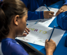 Já está no site da empresa pública Portos do Paraná o regulamento do concurso de desenho, acompanhado de uma frase, do Projeto Porto Escola, do 2º semestre de 2019. Participam alunos do 5º ano do Ensino Fundamental de 21 escolas de Paranaguá e dez de Antonina.



