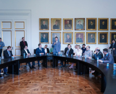 Mais de cem municípios receberam na segunda-feira (04) a confirmação de liberação de recursos do programa Paraná Mais Cidades. Parceria entre o Governo do Estado e a Assembleia Legislativa, o programa conta com R$ 351 milhões, provenientes do Tesouro Estadual e da devolução do exercício orçamentário do Legislativo, e vai beneficiar todos os 399 municípios. Foto: Casa Civil