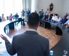 Mais de cem municípios receberam na segunda-feira (04) a confirmação de liberação de recursos do programa Paraná Mais Cidades. Parceria entre o Governo do Estado e a Assembleia Legislativa, o programa conta com R$ 351 milhões, provenientes do Tesouro Estadual e da devolução do exercício orçamentário do Legislativo, e vai beneficiar todos os 399 municípios. Foto: Casa Civil
