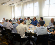 A Agência de Defesa Agropecuária do Paraná (Adapar) publicou nesta quarta-feira (6) nova norma que prorroga o prazo para a semeadura de soja no Estado. A portaria nº 342/2019, que estabelece o período de vazio sanitário e outras medidas para o controle da ferrugem asiática no Estado, substitui a nº 202/2017, que determinava 31 de dezembro como data limite para o plantio. A nova norma não define a data final para a semeadura. Foto: SEAB