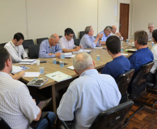 A Agência de Defesa Agropecuária do Paraná (Adapar) publicou nesta quarta-feira (6) nova norma que prorroga o prazo para a semeadura de soja no Estado. A portaria nº 342/2019, que estabelece o período de vazio sanitário e outras medidas para o controle da ferrugem asiática no Estado, substitui a nº 202/2017, que determinava 31 de dezembro como data limite para o plantio. A nova norma não define a data final para a semeadura. Foto: SEAB