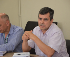 A Agência de Defesa Agropecuária do Paraná (Adapar) publicou nesta quarta-feira (6) nova norma que prorroga o prazo para a semeadura de soja no Estado. A portaria nº 342/2019, que estabelece o período de vazio sanitário e outras medidas para o controle da ferrugem asiática no Estado, substitui a nº 202/2017, que determinava 31 de dezembro como data limite para o plantio. A nova norma não define a data final para a semeadura. Foto: SEAB