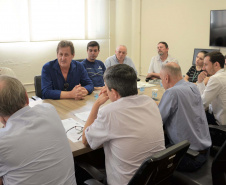 A Agência de Defesa Agropecuária do Paraná (Adapar) publicou nesta quarta-feira (6) nova norma que prorroga o prazo para a semeadura de soja no Estado. A portaria nº 342/2019, que estabelece o período de vazio sanitário e outras medidas para o controle da ferrugem asiática no Estado, substitui a nº 202/2017, que determinava 31 de dezembro como data limite para o plantio. A nova norma não define a data final para a semeadura. Foto: SEAB