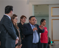 O governador Carlos Massa Ratinho Junior confirma nesta quarta-feira (06) recursos para compra de climatizadores, refrigeradores, conjuntos refeitórios, mesas, banquetas e utensílios para as escolas estaduais do Paraná. O investimento será feito por meio da Fundepar. Na foto, o deputado estadual Hussein Bakri, líder do governo na ALEP.  Curitiba, 06/11/2019 - Foto: Geraldo Bubniak/AEN