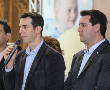 O governador Carlos Massa Ratinho Junior confirma nesta quarta-feira (06) recursos para compra de climatizadores, refrigeradores, conjuntos refeitórios, mesas, banquetas e utensílios para as escolas estaduais do Paraná. O investimento será feito por meio da Fundepar.  Curitiba, 06/11/2019 - Foto: Geraldo Bubniak/AEN