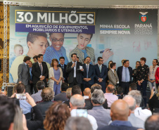O governador Carlos Massa Ratinho Junior confirma nesta quarta-feira (06) recursos para compra de climatizadores, refrigeradores, conjuntos refeitórios, mesas, banquetas e utensílios para as escolas estaduais do Paraná. O investimento será feito por meio da Fundepar.  Curitiba, 06/11/2019 - Foto: Geraldo Bubniak/AEN