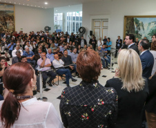 O governador Carlos Massa Ratinho Junior confirma nesta quarta-feira (06) recursos para compra de climatizadores, refrigeradores, conjuntos refeitórios, mesas, banquetas e utensílios para as escolas estaduais do Paraná. O investimento será feito por meio da Fundepar.  Curitiba, 06/11/2019 - Foto: Geraldo Bubniak/AEN