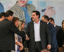 O governador Carlos Massa Ratinho Junior confirma nesta quarta-feira (06) recursos para compra de climatizadores, refrigeradores, conjuntos refeitórios, mesas, banquetas e utensílios para as escolas estaduais do Paraná. O investimento será feito por meio da Fundepar.  Curitiba, 06/11/2019 - Foto: Geraldo Bubniak/AEN