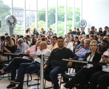 O governador Carlos Massa Ratinho Junior confirma nesta quarta-feira (06) recursos para compra de climatizadores, refrigeradores, conjuntos refeitórios, mesas, banquetas e utensílios para as escolas estaduais do Paraná. O investimento será feito por meio da Fundepar.  Curitiba, 06/11/2019 - Foto: Geraldo Bubniak/AEN