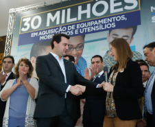 O governador Carlos Massa Ratinho Junior confirma nesta quarta-feira (06) recursos para compra de climatizadores, refrigeradores, conjuntos refeitórios, mesas, banquetas e utensílios para as escolas estaduais do Paraná. O investimento será feito por meio da Fundepar