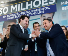 O governador Carlos Massa Ratinho Junior confirma nesta quarta-feira (06) recursos para compra de climatizadores, refrigeradores, conjuntos refeitórios, mesas, banquetas e utensílios para as escolas estaduais do Paraná. O investimento será feito por meio da Fundepar