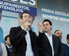 O governador Carlos Massa Ratinho Junior confirma nesta quarta-feira (06) recursos para compra de climatizadores, refrigeradores, conjuntos refeitórios, mesas, banquetas e utensílios para as escolas estaduais do Paraná. O investimento será feito por meio da Fundepar