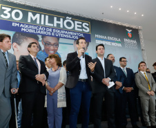 O governador Carlos Massa Ratinho Junior confirma nesta quarta-feira (06) recursos para compra de climatizadores, refrigeradores, conjuntos refeitórios, mesas, banquetas e utensílios para as escolas estaduais do Paraná. O investimento será feito por meio da Fundepar