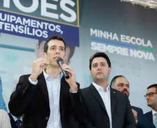 O governador Carlos Massa Ratinho Junior confirma nesta quarta-feira (06) recursos para compra de climatizadores, refrigeradores, conjuntos refeitórios, mesas, banquetas e utensílios para as escolas estaduais do Paraná. O investimento será feito por meio da Fundepar