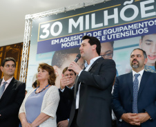 O governador Carlos Massa Ratinho Junior confirma nesta quarta-feira (06) recursos para compra de climatizadores, refrigeradores, conjuntos refeitórios, mesas, banquetas e utensílios para as escolas estaduais do Paraná. O investimento será feito por meio da Fundepar