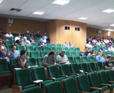 Ao longo de mais de quatro horas foram arrematados 1.074 veículos de 109 lotes, incluindo carros, motos, ônibus e caminhões no leilão promovido pelo Departamento de Estradas de Rodagem do Paraná (DER/PR) nesta terça-feira (05). Foram leiloadas sucatas de veículos automotores, apreendidos ou abandonados em rodovias estaduais. Curitiba, 07-11-2019 - Divulgação/DER