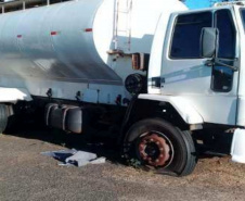 Ao longo de mais de quatro horas foram arrematados 1.074 veículos de 109 lotes, incluindo carros, motos, ônibus e caminhões no leilão promovido pelo Departamento de Estradas de Rodagem do Paraná (DER/PR) nesta terça-feira (05). Foram leiloadas sucatas de veículos automotores, apreendidos ou abandonados em rodovias estaduais. Curitiba, 07-11-2019 - Divulgação/DER