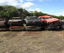 Ao longo de mais de quatro horas foram arrematados 1.074 veículos de 109 lotes, incluindo carros, motos, ônibus e caminhões no leilão promovido pelo Departamento de Estradas de Rodagem do Paraná (DER/PR) nesta terça-feira (05). Foram leiloadas sucatas de veículos automotores, apreendidos ou abandonados em rodovias estaduais. Curitiba, 07-11-2019 - Divulgação/DER