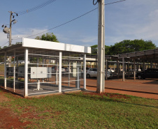 A Universidade Estadual de Londrina (UEL) entrega oficialmente nesta sexta-feira (8) a primeira Usina Fotovoltaica de Londrina, sistema de captação de incidência solar que deverá garantir uma produção de 489,6 MWh/ano, energia suficiente para manter aproximadamente 250 residências médias durante um ano. Foto: Divulgação/UEL