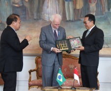 Vice-governador Darci Piana recebe o embaixador da República da Indonésia, Edi Yusup. 07/11/2019 Foto: José Fernando Ogura/AEN