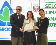 O Prêmio Selo Clima Paraná 2019 foi entregue nesta quinta-feira (07) a 36 empresas que, voluntariamente, decidiram medir, divulgar e reduzir as emissões de gases de efeito estufa, causadores do aquecimento global e das mudanças climáticas. O mais importante deles é o dióxido de carbono (CO2). Foto: Denis Ferreira Netto/AEN