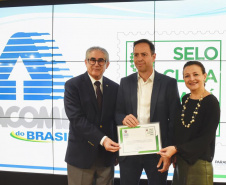 O Prêmio Selo Clima Paraná 2019 foi entregue nesta quinta-feira (07) a 36 empresas que, voluntariamente, decidiram medir, divulgar e reduzir as emissões de gases de efeito estufa, causadores do aquecimento global e das mudanças climáticas. O mais importante deles é o dióxido de carbono (CO2). Foto: Denis Ferreira Netto/AEN