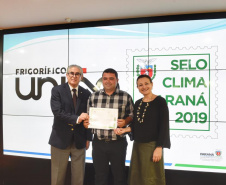 O Prêmio Selo Clima Paraná 2019 foi entregue nesta quinta-feira (07) a 36 empresas que, voluntariamente, decidiram medir, divulgar e reduzir as emissões de gases de efeito estufa, causadores do aquecimento global e das mudanças climáticas. O mais importante deles é o dióxido de carbono (CO2). Foto: Denis Ferreira Netto/AEN