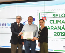 O Prêmio Selo Clima Paraná 2019 foi entregue nesta quinta-feira (07) a 36 empresas que, voluntariamente, decidiram medir, divulgar e reduzir as emissões de gases de efeito estufa, causadores do aquecimento global e das mudanças climáticas. O mais importante deles é o dióxido de carbono (CO2). Foto: Denis Ferreira Netto/AEN