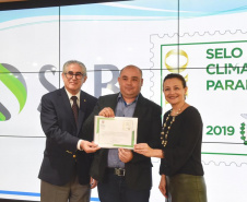O Prêmio Selo Clima Paraná 2019 foi entregue nesta quinta-feira (07) a 36 empresas que, voluntariamente, decidiram medir, divulgar e reduzir as emissões de gases de efeito estufa, causadores do aquecimento global e das mudanças climáticas. O mais importante deles é o dióxido de carbono (CO2). Foto: Denis Ferreira Netto/AEN