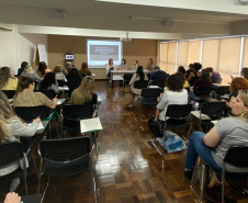 Agentes que atuam nas Unidades de Socioeducação participam nesta quarta e quinta-feira (06 e 07) de um curso na Escola de Magistratura do Paraná, em Curitiba. O objetivo é a especializar esses profissionais para o trabalho com as famílias dos adolescentes em cumprimento de medida socioeducativa de internação provisória, internação e semiliberdade.Foto:Divulgação/ SEJUF
