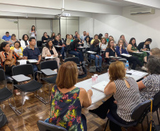 Agentes que atuam nas Unidades de Socioeducação participam nesta quarta e quinta-feira (06 e 07) de um curso na Escola de Magistratura do Paraná, em Curitiba. O objetivo é a especializar esses profissionais para o trabalho com as famílias dos adolescentes em cumprimento de medida socioeducativa de internação provisória, internação e semiliberdade.Foto:Divulgação/ SEJUF