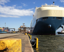 O tempo de espera para atracar nos portos paranaenses reduziu 26% de janeiro a outubro deste ano, em comparação com o mesmo período de 2018. Em 2019, em média, os navios aguardaram quatro dias entre o momento que anunciaram a chegada até encostar no cais. Nos dez primeiros meses do ano passado esse tempo era de 5,4 dias. Curitiba, 08-11-2019
