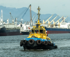 O tempo de espera para atracar nos portos paranaenses reduziu 26% de janeiro a outubro deste ano, em comparação com o mesmo período de 2018. Em 2019, em média, os navios aguardaram quatro dias entre o momento que anunciaram a chegada até encostar no cais. Nos dez primeiros meses do ano passado esse tempo era de 5,4 dias. Curitiba, 08-11-2019
