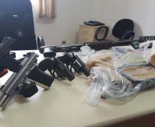 A operação conjunta entre a Divisão Estadual de Narcóticos do Paraná (Denarc) e a Guarda Municipal de São José dos Pinhais resultou na prisão de um homem, de 29 anos, responsável pelo armazenamento e venda de drogas em vários bairros daquela cidade nesta quinta-feira (07)