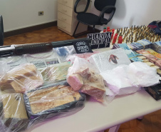 A operação conjunta entre a Divisão Estadual de Narcóticos do Paraná (Denarc) e a Guarda Municipal de São José dos Pinhais resultou na prisão de um homem, de 29 anos, responsável pelo armazenamento e venda de drogas em vários bairros daquela cidade nesta quinta-feira (07)
