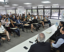 A diretoria e os funcionários da Fomento Paraná comemoraram nesta sexta-feira, em uma café da manhã, os 20 anos da instituição, que teve o funcionamento autorizado pelo Banco Central do Brasil em 08 de novembro de 1999 como Agência de Fomento do Paraná
