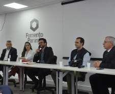 A diretoria e os funcionários da Fomento Paraná comemoraram nesta sexta-feira, em uma café da manhã, os 20 anos da instituição, que teve o funcionamento autorizado pelo Banco Central do Brasil em 08 de novembro de 1999 como Agência de Fomento do Paraná
