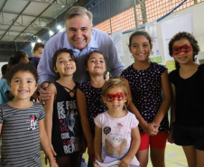 Em Guaratuba, no Litoral do Paraná, a feira de serviços Paraná Cidadão registrou quase 9 mil atendimentos. Foi o 20º evento realizado neste ano. “Oferecemos diversos serviços gratuitos de inclusão e cidadania para quem mais precisa”, disse o secretário da Justiça, Família e Trabalho do Governo do Paraná, Ney Leprevost, que participou do evento, realizado no Ginásio Ilda Silvano, no bairro Piçarras. Foto: Divulgação/SEJUF