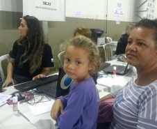 Em Guaratuba, no Litoral do Paraná, a feira de serviços Paraná Cidadão registrou quase 9 mil atendimentos. Foi o 20º evento realizado neste ano. “Oferecemos diversos serviços gratuitos de inclusão e cidadania para quem mais precisa”, disse o secretário da Justiça, Família e Trabalho do Governo do Paraná, Ney Leprevost, que participou do evento, realizado no Ginásio Ilda Silvano, no bairro Piçarras. Foto: Divulgação/SEJUF