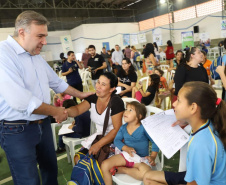 Em Guaratuba, no Litoral do Paraná, a feira de serviços Paraná Cidadão registrou quase 9 mil atendimentos. Foi o 20º evento realizado neste ano. “Oferecemos diversos serviços gratuitos de inclusão e cidadania para quem mais precisa”, disse o secretário da Justiça, Família e Trabalho do Governo do Paraná, Ney Leprevost, que participou do evento, realizado no Ginásio Ilda Silvano, no bairro Piçarras. Foto: Divulgação/SEJUF