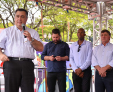 A região Noroeste do Paraná recebeu 30 novas ambulâncias do Samu, nesta sexta-feira (8). Os veículos vão atender 101 municípios e representam a renovação e ampliação da frota. O secretário de Estado da Saúde, Beto Preto, esteve em Umuarama para entregar o lote, que representa investimento de mais de R$ 4,8 milhões. Ele também visitou o Hospital Cemil, que vai ampliar o atendimento com recursos de R$ 2,8 milhões.Foto:Pedro Oliveira/PMUmuarama