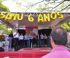 A região Noroeste do Paraná recebeu 30 novas ambulâncias do Samu, nesta sexta-feira (8). Os veículos vão atender 101 municípios e representam a renovação e ampliação da frota. O secretário de Estado da Saúde, Beto Preto, esteve em Umuarama para entregar o lote, que representa investimento de mais de R$ 4,8 milhões. Ele também visitou o Hospital Cemil, que vai ampliar o atendimento com recursos de R$ 2,8 milhões.Foto:Pedro Oliveira/PMUmuarama