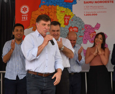 A região Noroeste do Paraná recebeu 30 novas ambulâncias do Samu, nesta sexta-feira (8). Os veículos vão atender 101 municípios e representam a renovação e ampliação da frota. O secretário de Estado da Saúde, Beto Preto, esteve em Umuarama para entregar o lote, que representa investimento de mais de R$ 4,8 milhões. Ele também visitou o Hospital Cemil, que vai ampliar o atendimento com recursos de R$ 2,8 milhões.Foto:Pedro Oliveira/PMUmuarama